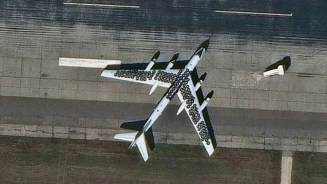 Ukraine tấn công 5 sân bay Nga: mô hình chiến tranh bất đối xứng