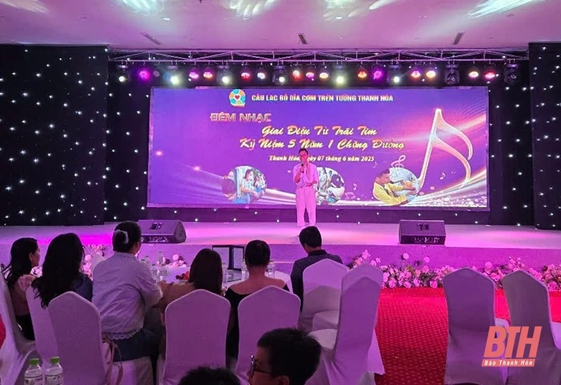 Đêm nhạc Blouse trắng gây Quỹ “Dĩa cơm trên tường”