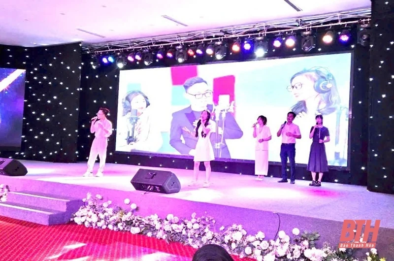 Đêm nhạc Blouse trắng gây Quỹ “Dĩa cơm trên tường”