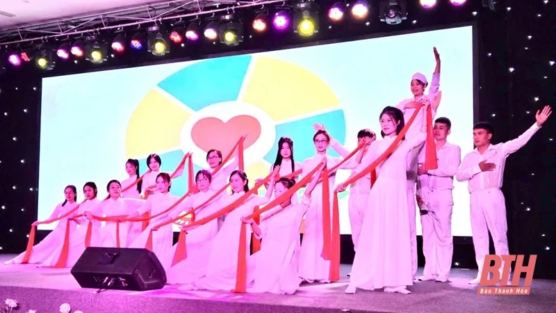 Đêm nhạc Blouse trắng gây Quỹ “Dĩa cơm trên tường”