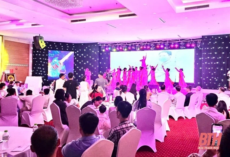 Đêm nhạc Blouse trắng gây Quỹ “Dĩa cơm trên tường”