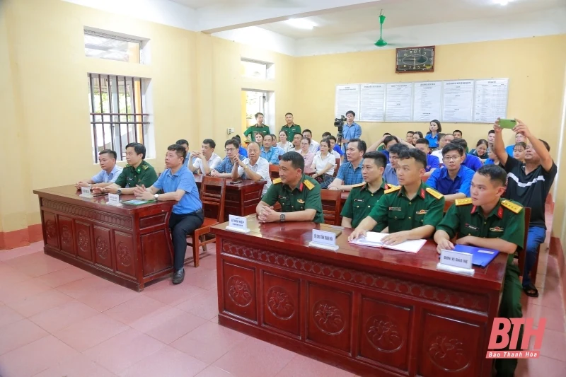 Sở Nông nghiệp và Môi trường thăm, tặng quà cho cán bộ, chiến sỹ Đảo Nẹ