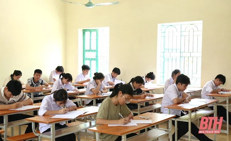 Ngày thi đầu tiên Kỳ thi tuyển sinh vào lớp 10 THPT công lập năm học 2025-2026 diễn ra an toàn