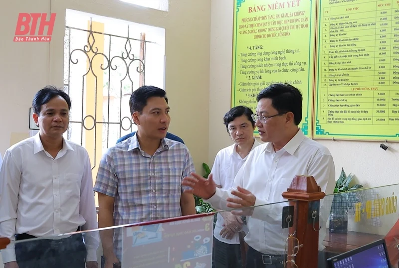 Phó Chủ tịch UBND tỉnh Mai Xuân Liêm kiểm tra hạ tầng công nghệ thông tin - truyền thông phục vụ hoạt động của chính quyền địa phương 2 cấp tại Thiệu Hóa