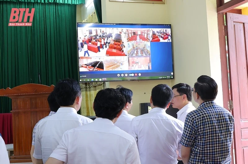 Phó Chủ tịch UBND tỉnh Mai Xuân Liêm kiểm tra hạ tầng công nghệ thông tin - truyền thông phục vụ hoạt động của chính quyền địa phương 2 cấp tại Thiệu Hóa