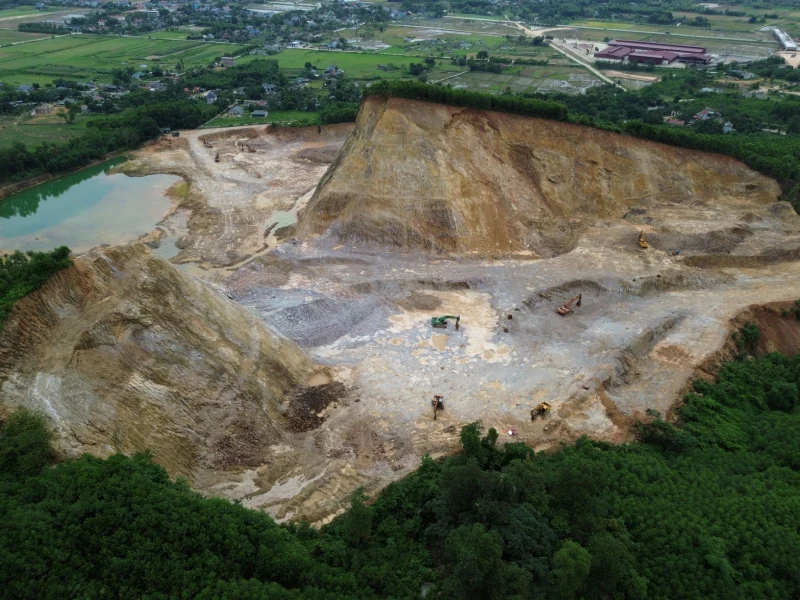 Cận cảnh mỏ đất khiến Tuấn “thần đèn” và nhiều đối tượng vướng lao lý