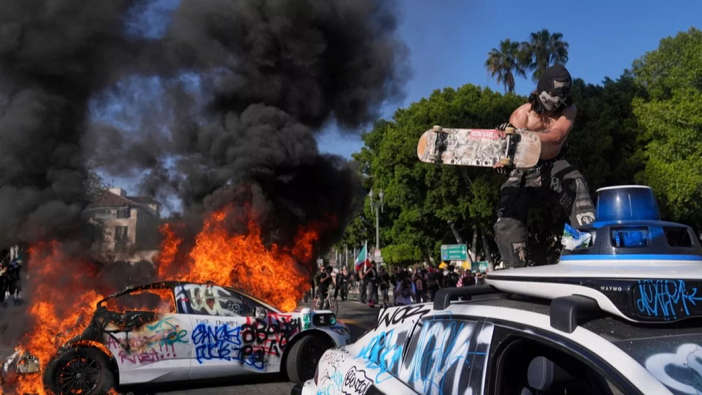 Ít nhất 27 người bị bắt trong các cuộc biểu tình ở Los Angeles