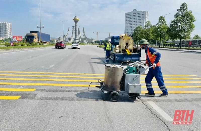 Bổ sung biển báo, vạch sơn kẻ đường nút giao vòng xuyến BigC