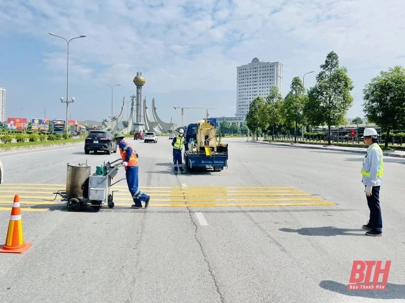 Bổ sung biển báo, vạch sơn kẻ đường nút giao vòng xuyến BigC