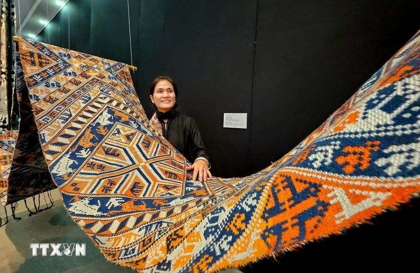 Nghề dệt truyền thống: Thổ cẩm của người Thái vươn tầm du lịch xứ Nghệ