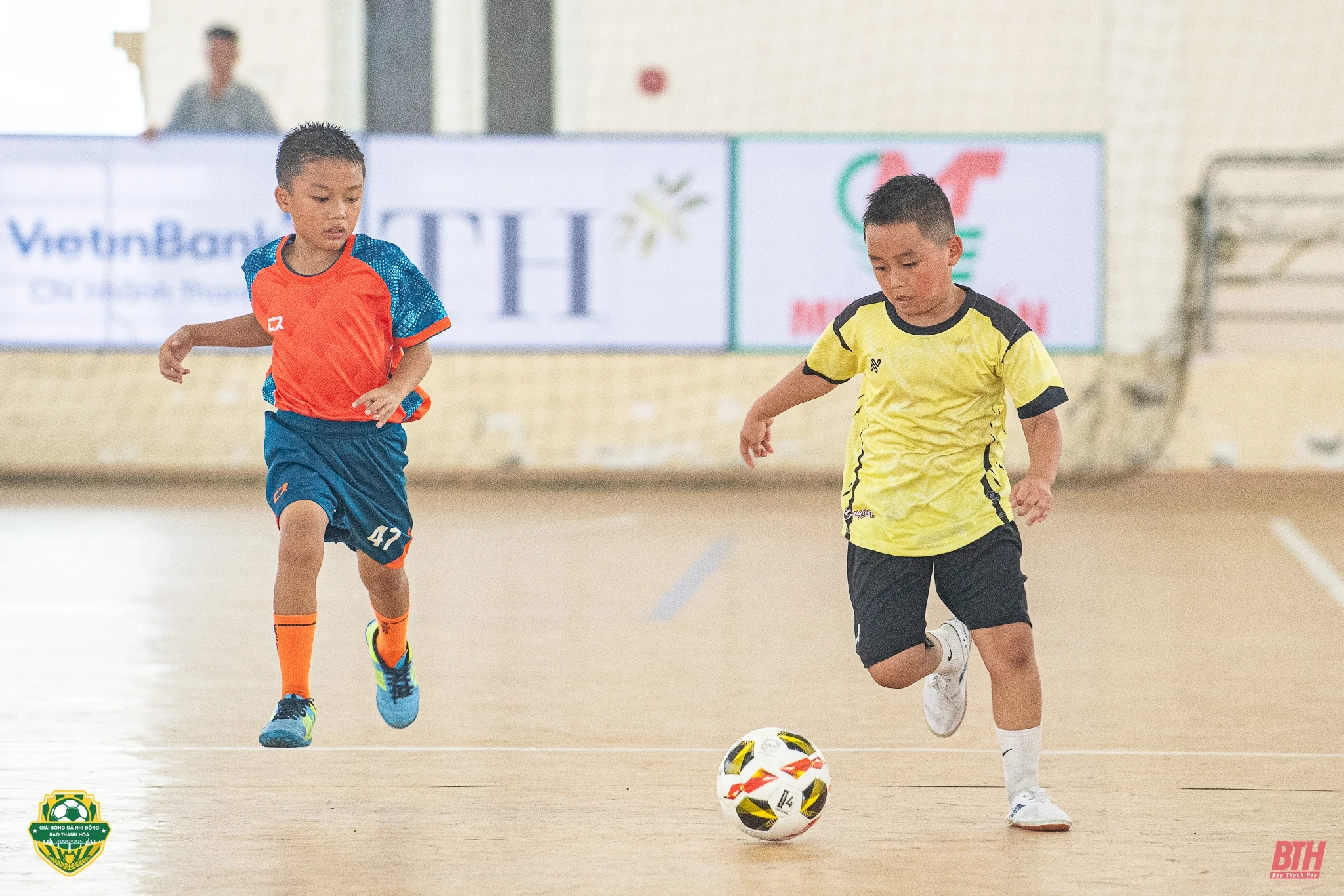 Gay cấn cuộc đua giành vé tứ kết lứa tuổi U8 sau lượt trận sáng 9/6