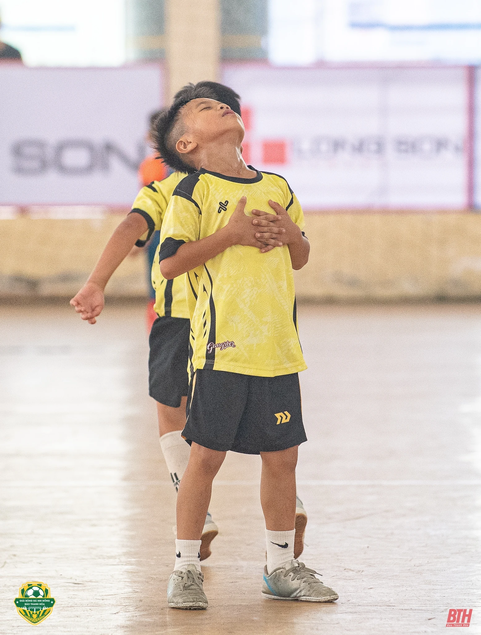 Gay cấn cuộc đua giành vé tứ kết lứa tuổi U8 sau lượt trận sáng 9/6