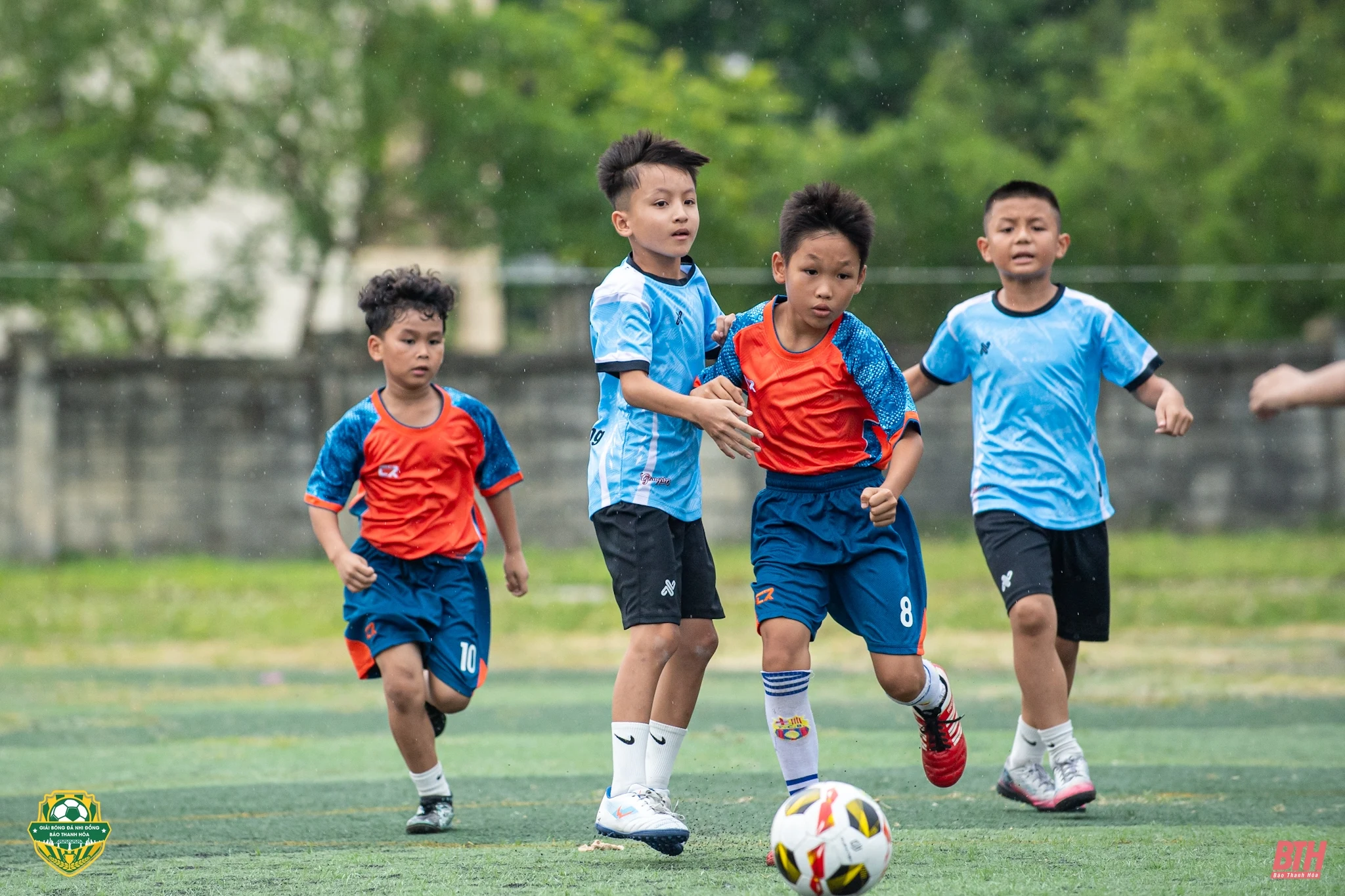 Nơi trái bóng thắp sáng giấc mơ tuổi thơ vùng cao