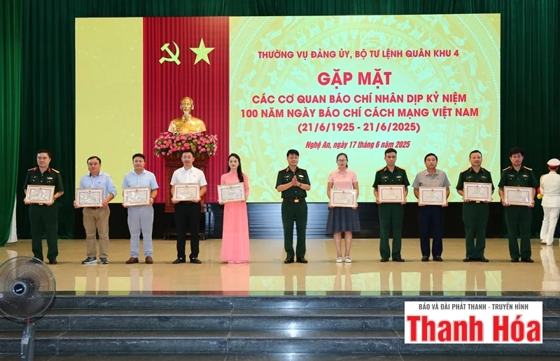 Bộ Tư lệnh Quân khu 4 gặp mặt các cơ quan báo chí