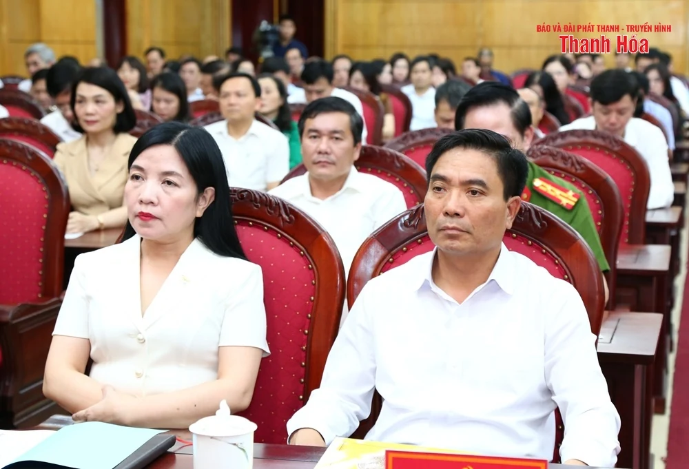 Thực hiện tốt việc kết hợp giữa học tập và làm theo Bác với thực hiện nhiệm vụ chính trị của tỉnh và các địa phương, đơn vị