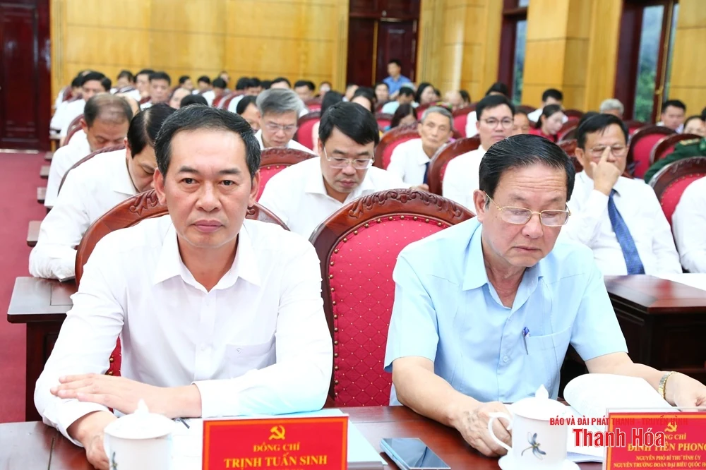 Thực hiện tốt việc kết hợp giữa học tập và làm theo Bác với thực hiện nhiệm vụ chính trị của tỉnh và các địa phương, đơn vị