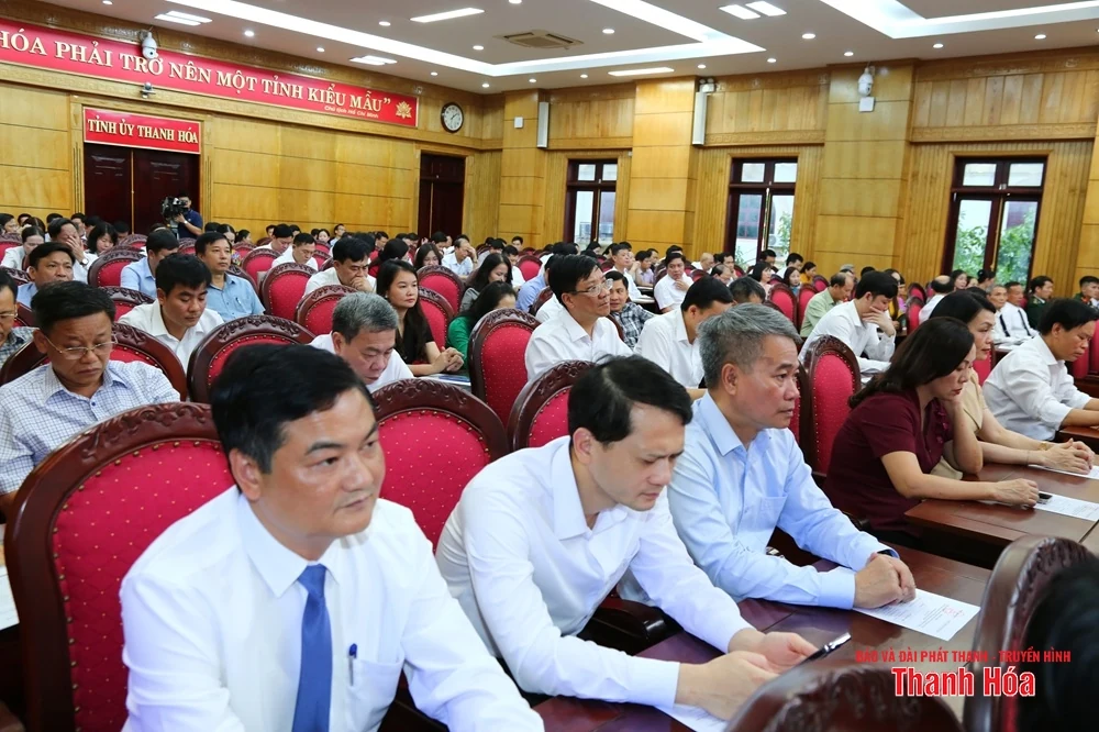 Thực hiện tốt việc kết hợp giữa học tập và làm theo Bác với thực hiện nhiệm vụ chính trị của tỉnh và các địa phương, đơn vị