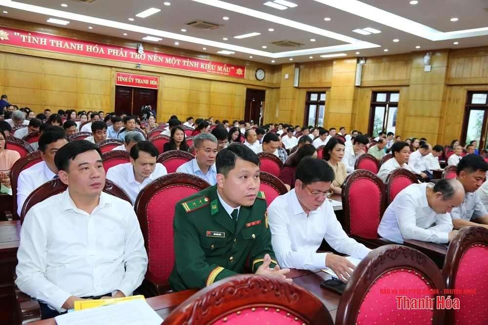 Thực hiện tốt việc kết hợp giữa học tập và làm theo Bác với thực hiện nhiệm vụ chính trị của tỉnh và các địa phương, đơn vị