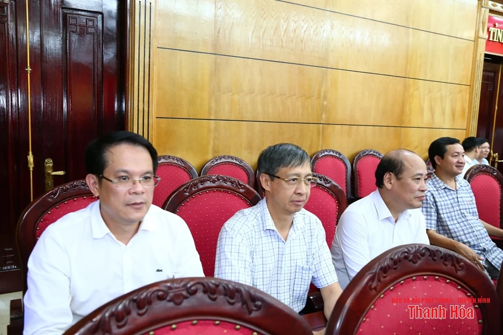 Thực hiện tốt việc kết hợp giữa học tập và làm theo Bác với thực hiện nhiệm vụ chính trị của tỉnh và các địa phương, đơn vị