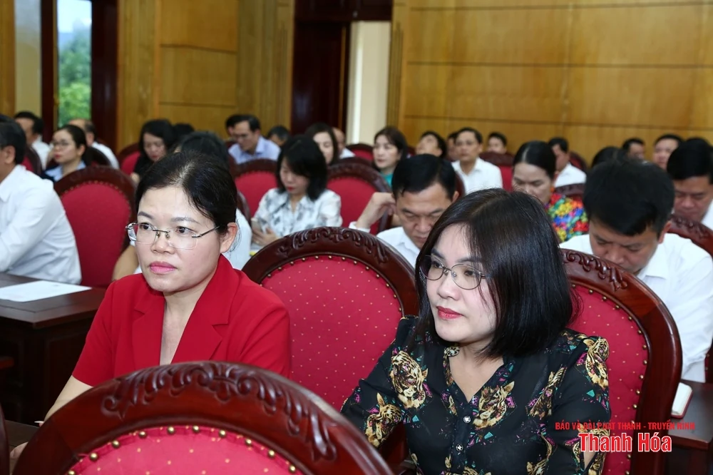 Thực hiện tốt việc kết hợp giữa học tập và làm theo Bác với thực hiện nhiệm vụ chính trị của tỉnh và các địa phương, đơn vị