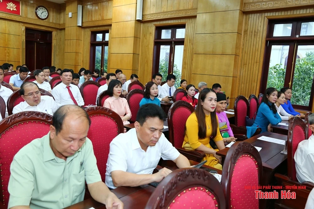 Thực hiện tốt việc kết hợp giữa học tập và làm theo Bác với thực hiện nhiệm vụ chính trị của tỉnh và các địa phương, đơn vị