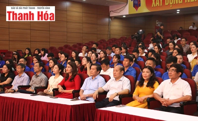 Ấn tượng Chương trình giao lưu nghệ thuật “Bút sắc lòng trong”