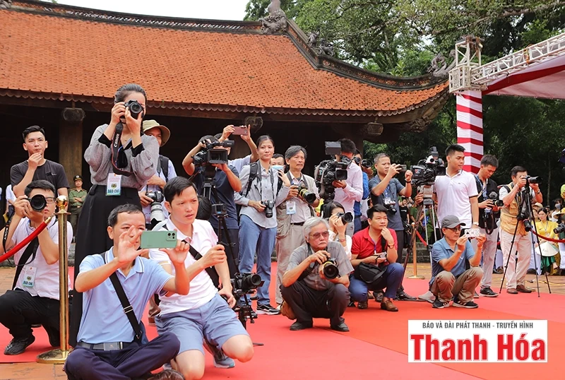 Báo chí - cầu nối giữa ý Đảng với lòng dân