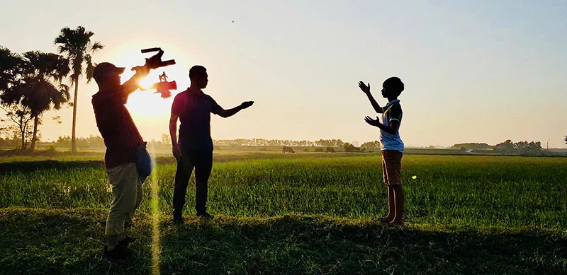 Mắt sáng, lòng trong, bút sắc