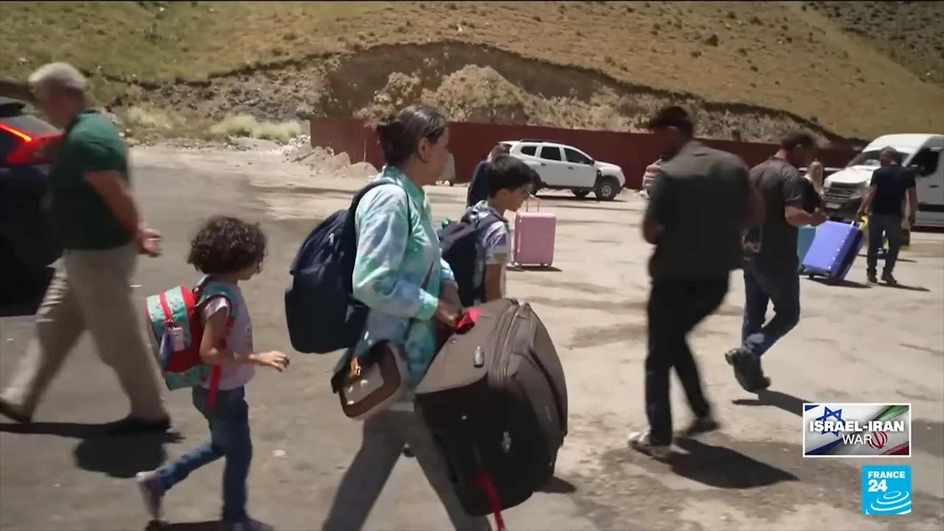 Người Iran chạy trốn khỏi đất nước bị chiến tranh tàn phá trong hành trình dài và đầy hiểm nguy