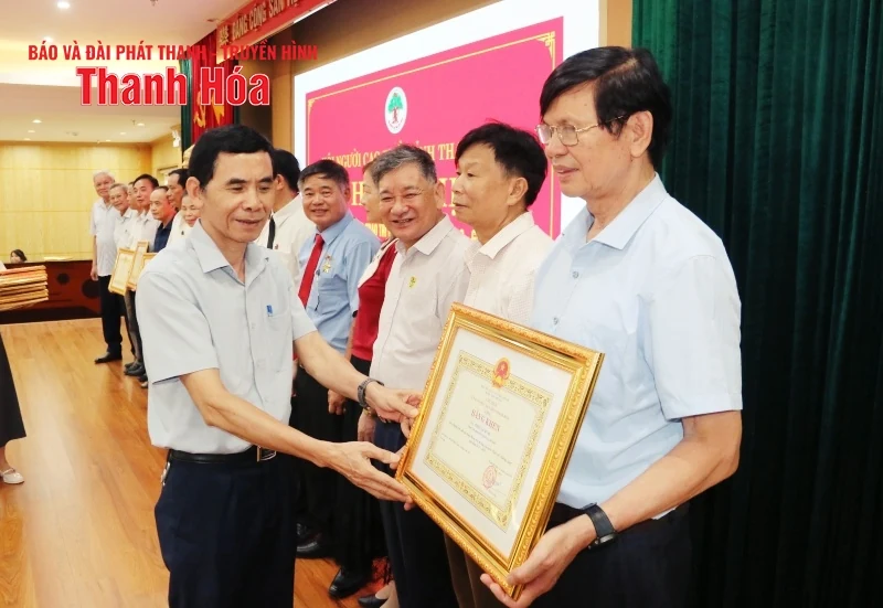 Đẩy mạnh phong trào thi đua yêu nước “Tuổi cao - Gương sáng”