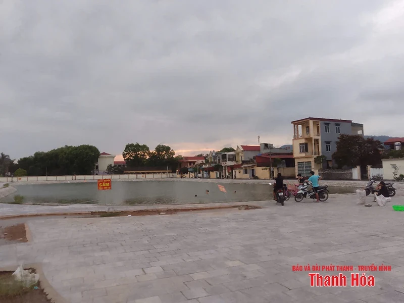 Hoằng Hóa: Người dân mong mỏi xây dựng lan can bảo vệ tại hồ sâu