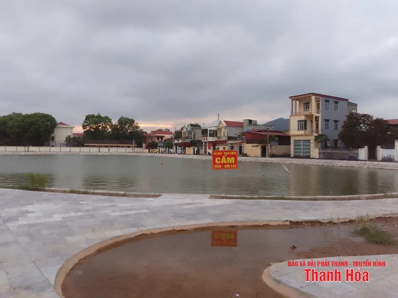 Hoằng Hóa: Người dân mong mỏi xây dựng lan can bảo vệ tại hồ sâu