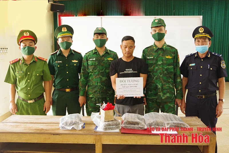 Bắt đối tượng vận chuyển trái phép vật liệu nổ trên địa bàn biên giới biển