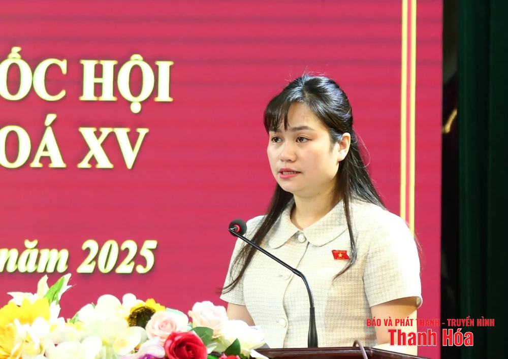 Phó Bí thư Thường trực Tỉnh ủy, Chủ tịch HĐND tỉnh, Trưởng Đoàn ĐBQH tỉnh Lại Thế Nguyên tiếp xúc cử tri xã Quan Sơn