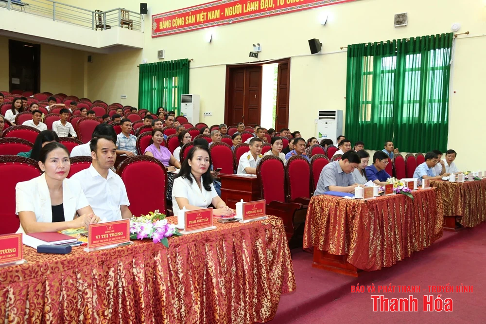 Phó Bí thư Thường trực Tỉnh ủy, Chủ tịch HĐND tỉnh, Trưởng Đoàn ĐBQH tỉnh Lại Thế Nguyên tiếp xúc cử tri xã Quan Sơn