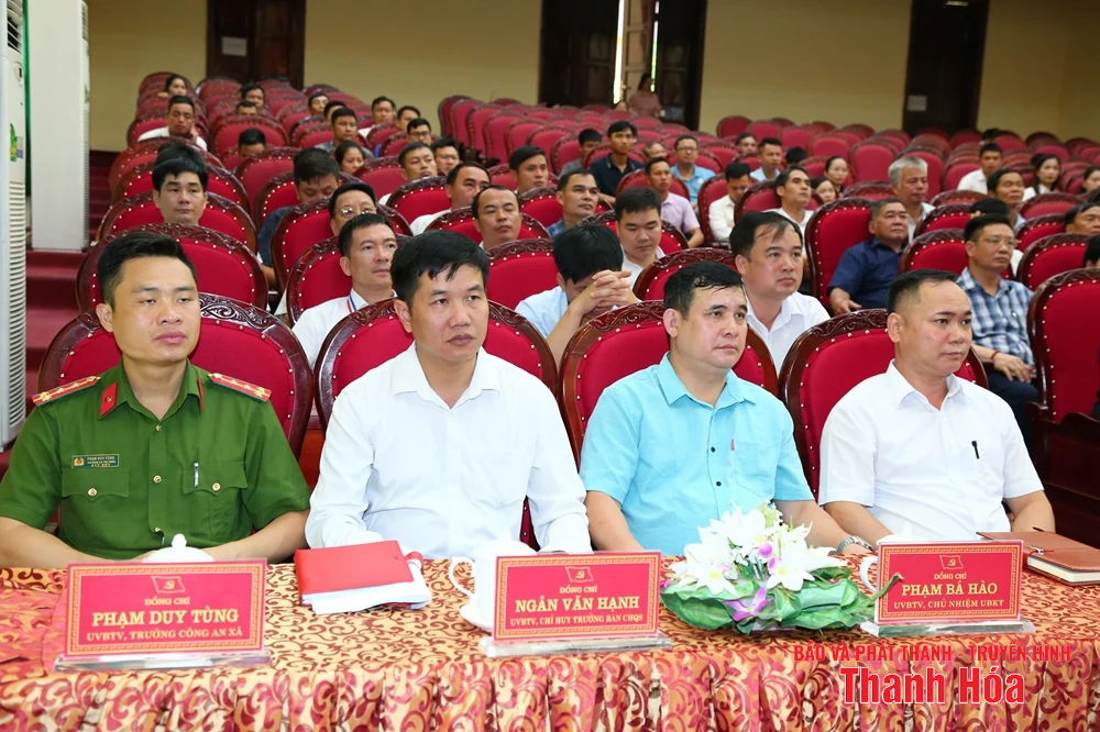 Phó Bí thư Thường trực Tỉnh ủy, Chủ tịch HĐND tỉnh, Trưởng Đoàn ĐBQH tỉnh Lại Thế Nguyên tiếp xúc cử tri xã Quan Sơn