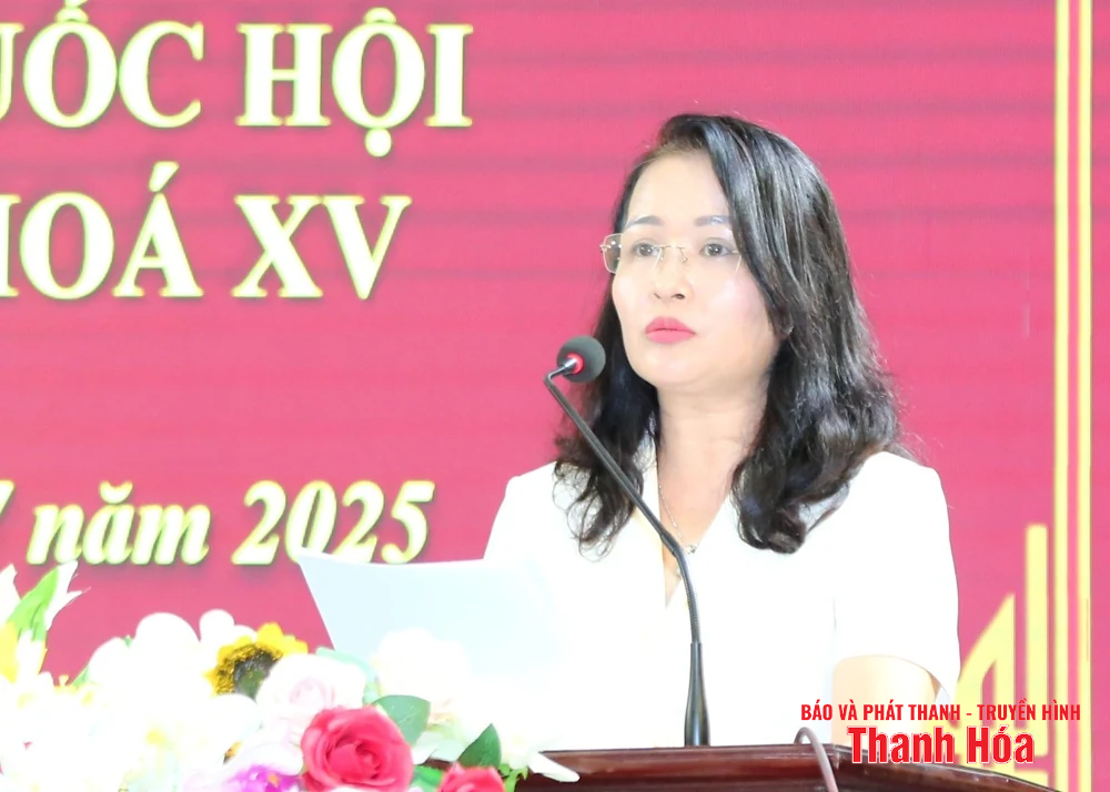 Phó Bí thư Thường trực Tỉnh ủy, Chủ tịch HĐND tỉnh, Trưởng Đoàn ĐBQH tỉnh Lại Thế Nguyên tiếp xúc cử tri xã Quan Sơn