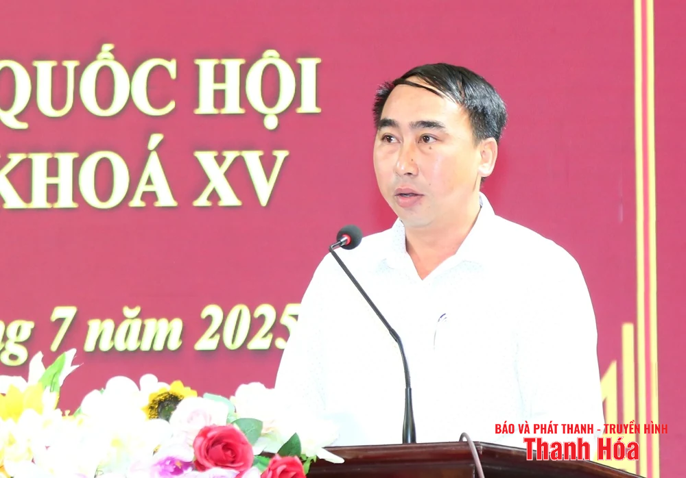 Phó Bí thư Thường trực Tỉnh ủy, Chủ tịch HĐND tỉnh, Trưởng Đoàn ĐBQH tỉnh Lại Thế Nguyên tiếp xúc cử tri xã Quan Sơn