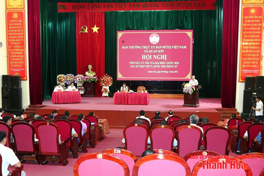 Phó Bí thư Thường trực Tỉnh ủy, Chủ tịch HĐND tỉnh, Trưởng Đoàn ĐBQH tỉnh Lại Thế Nguyên tiếp xúc cử tri xã Quan Sơn