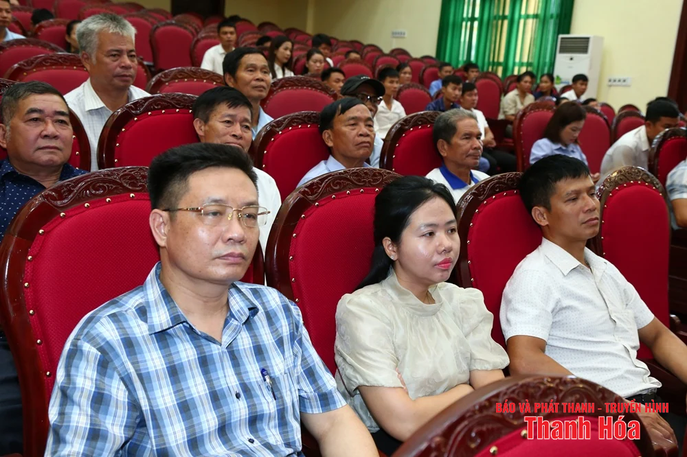 Phó Bí thư Thường trực Tỉnh ủy, Chủ tịch HĐND tỉnh, Trưởng Đoàn ĐBQH tỉnh Lại Thế Nguyên tiếp xúc cử tri xã Quan Sơn