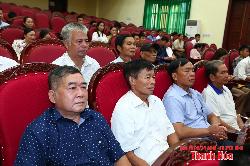 Phó Bí thư Thường trực Tỉnh ủy, Chủ tịch HĐND tỉnh, Trưởng Đoàn ĐBQH tỉnh Lại Thế Nguyên tiếp xúc cử tri xã Quan Sơn