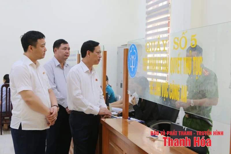 Phó Trưởng Đoàn ĐBQH tỉnh Mai Văn Hải tiếp xúc cử tri các xã Hà Trung và Hậu Lộc