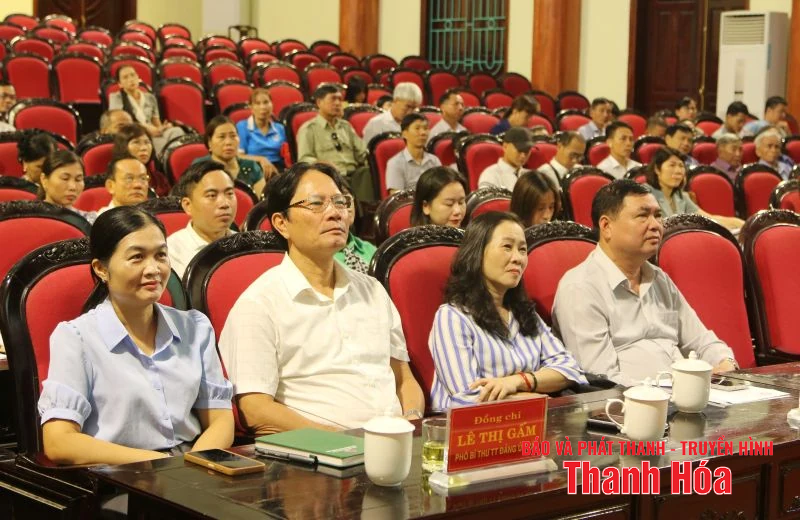 Phó Trưởng Đoàn ĐBQH tỉnh Mai Văn Hải tiếp xúc cử tri các xã Hà Trung và Hậu Lộc