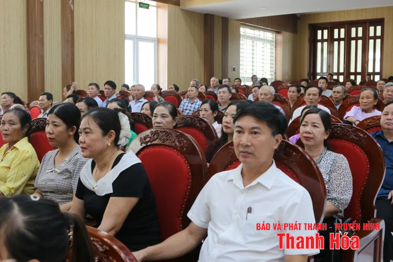 Phó Trưởng Đoàn ĐBQH tỉnh Mai Văn Hải tiếp xúc cử tri các xã Hà Trung và Hậu Lộc