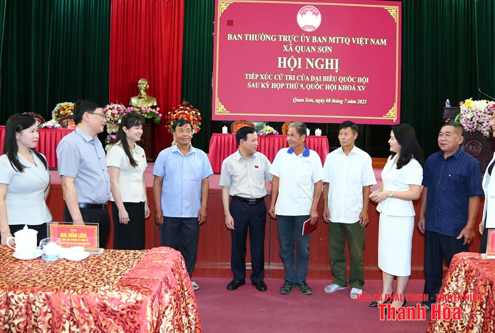 Phó Bí thư Thường trực Tỉnh ủy, Chủ tịch HĐND tỉnh, Trưởng Đoàn ĐBQH tỉnh Lại Thế Nguyên tiếp xúc cử tri xã Quan Sơn