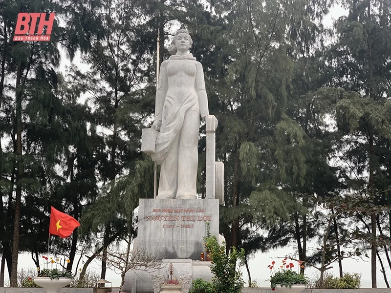 Nguyễn Thị Lợi: Người tạc hồn nơi sóng biển khơi