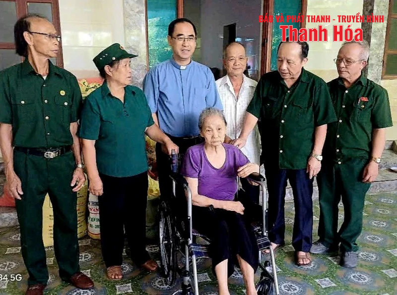 Dâng hương tri ân và gặp mặt cựu TNXP khó khăn
