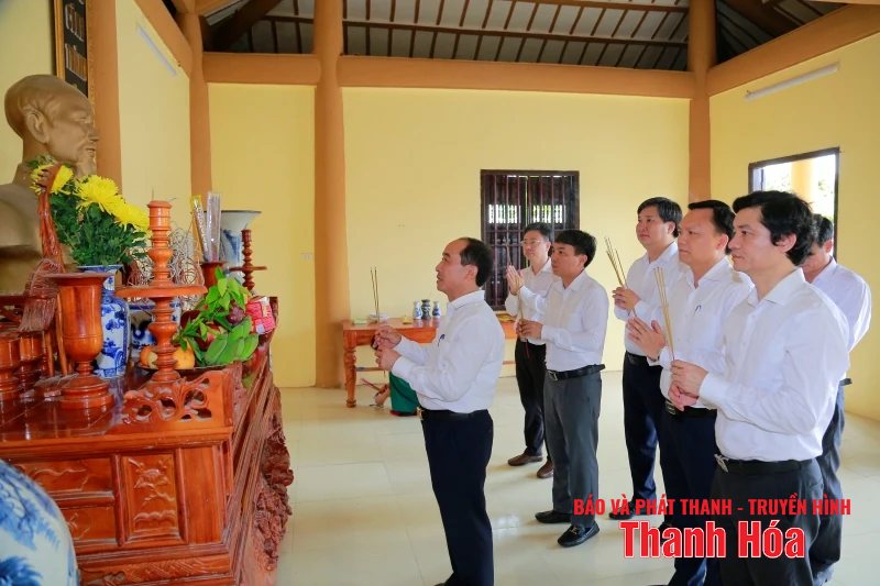 Phó Chủ tịch Thường trực HĐND tỉnh thăm, tặng quà các gia đình chính sách