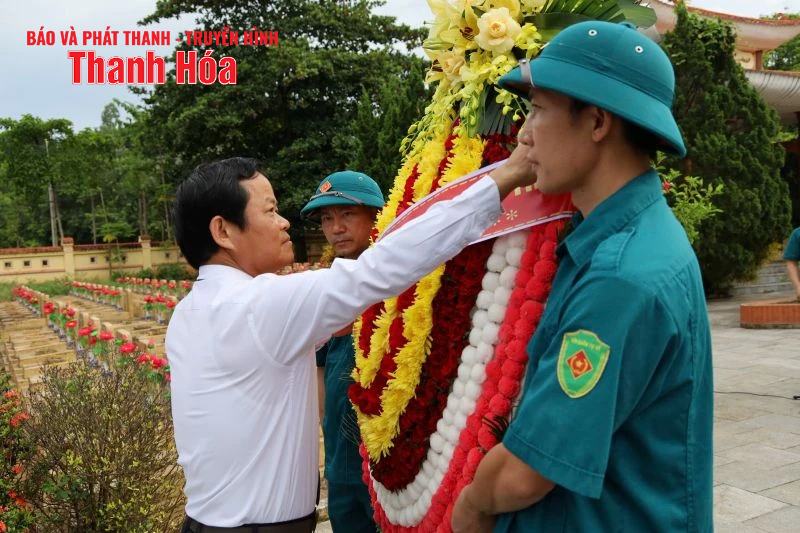 Phó Chủ tịch HĐND tỉnh thăm hỏi tặng quà gia đình chính sách