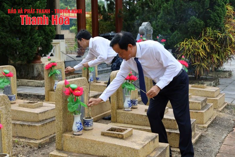 Phó Chủ tịch HĐND tỉnh thăm hỏi tặng quà gia đình chính sách